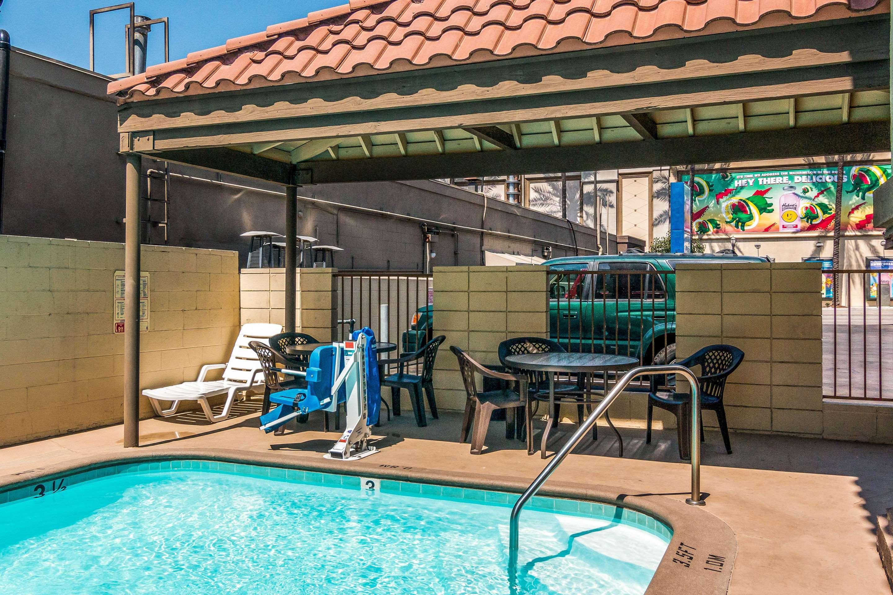 Rodeway Inn Regalodge Glendale Exterior photo