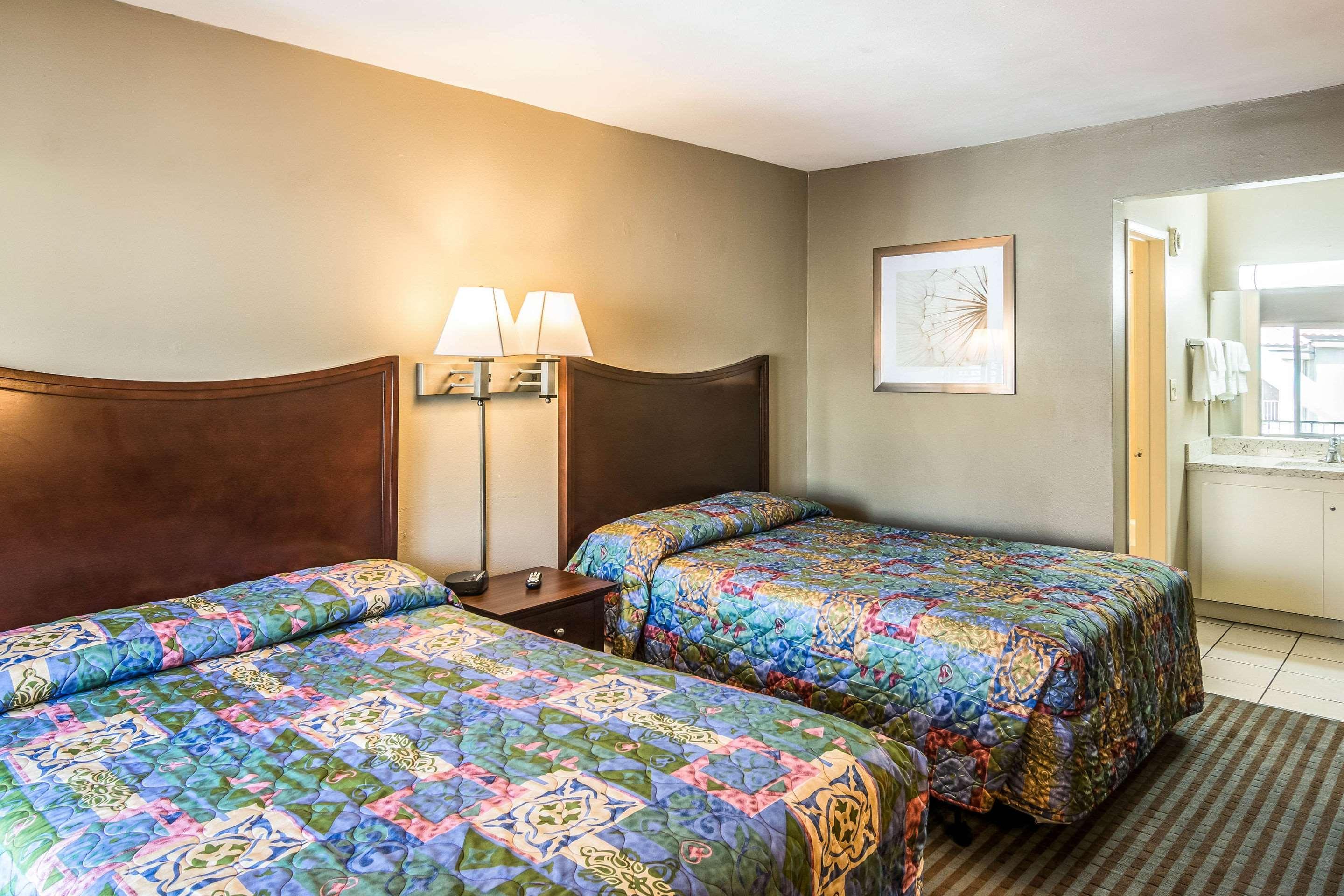 Rodeway Inn Regalodge Glendale Exterior photo