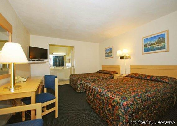 Rodeway Inn Regalodge Glendale Room photo